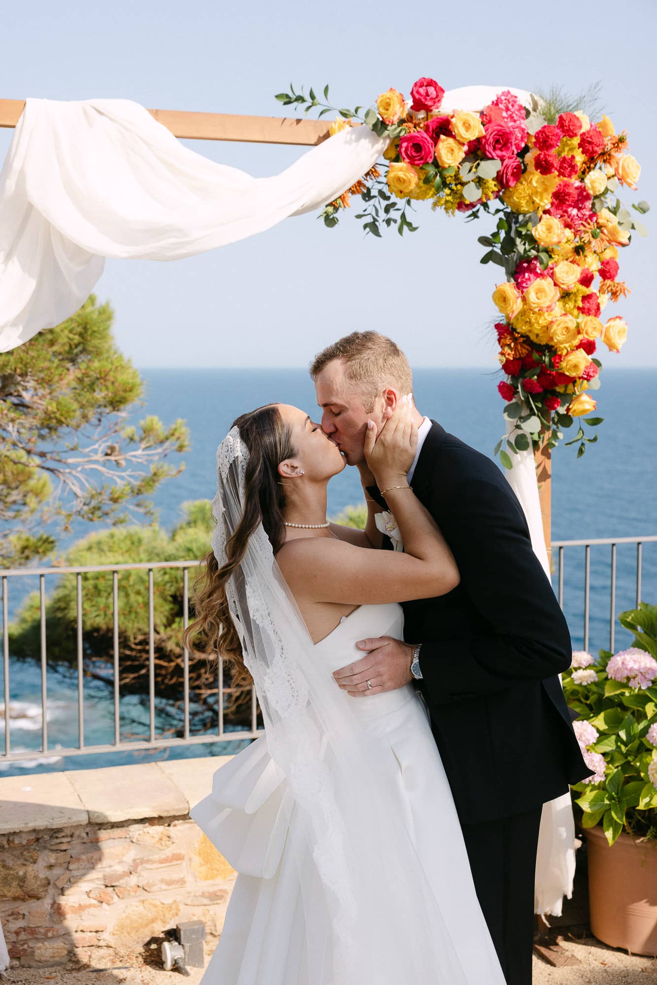 elegant wedding photographer Natural wedding photography in barcelona Juanjo Vega