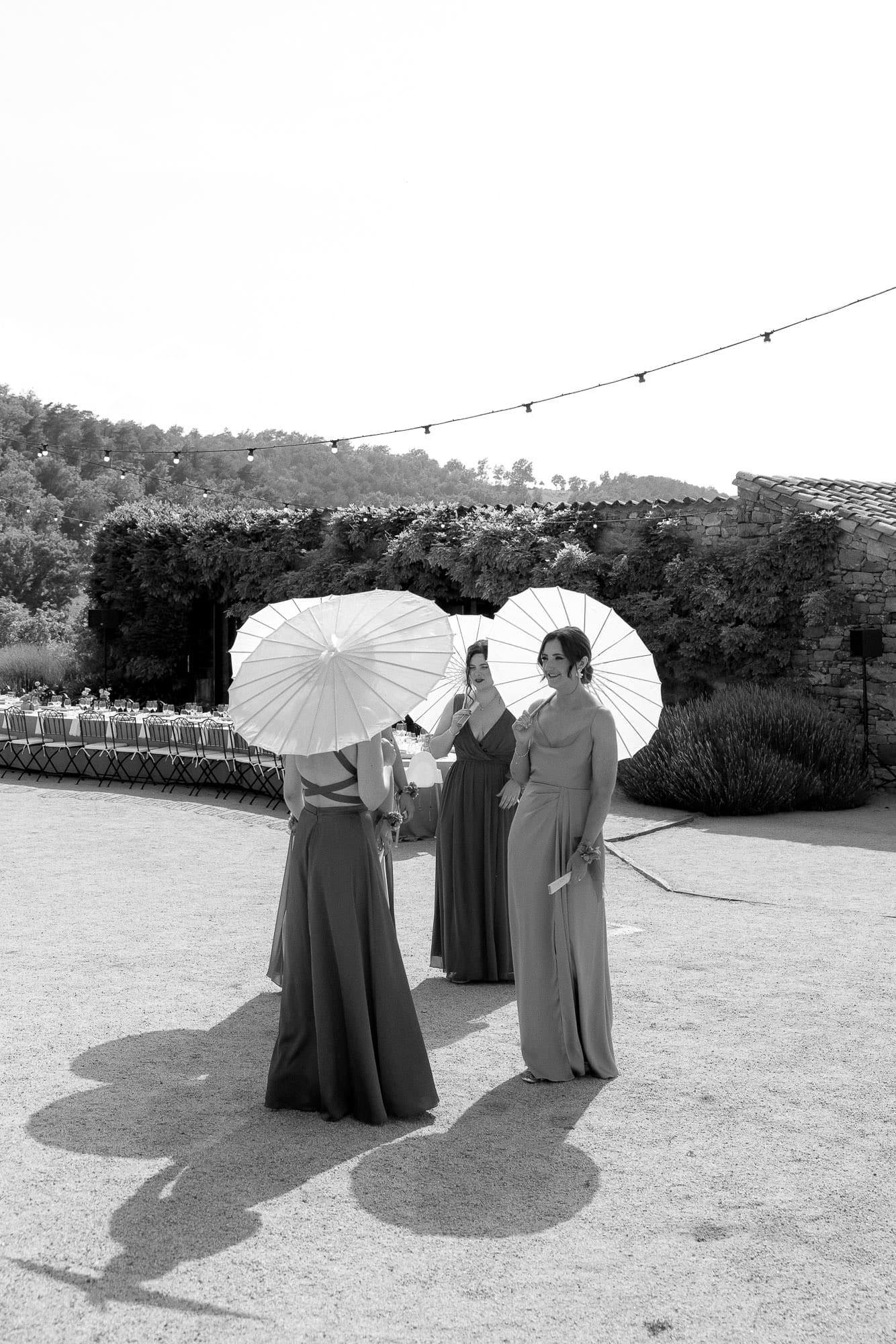 bridemaids en this must be the place. Fotografía de boda elegante y refinada, destination wedding en Barcelona